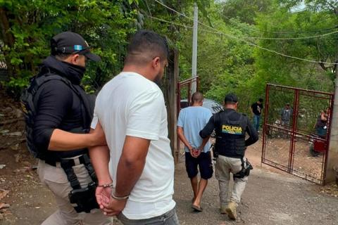 T&iacute;o y sobrino son capturados por el crimen de un agente de la PNC
