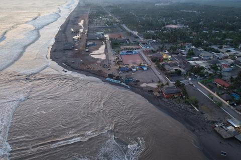 Preocupaci&oacute;n en playas de San Marcos por marea alta y crecida de r&iacute;os tras lluvias
