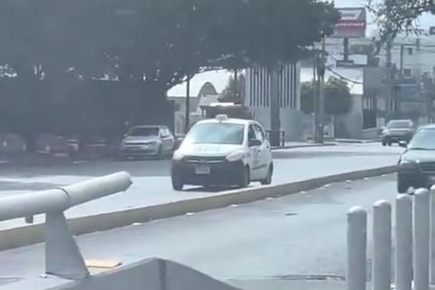 Imprudencia de taxista en la Roosevelt queda grabado (Video)