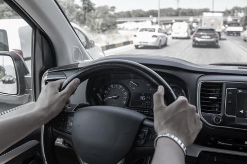 Lo sorprenden en la Interamericana conduciendo una camioneta robada