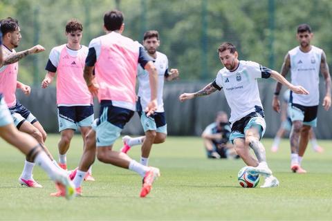 Argentina tendr&aacute; solo una baja por lesi&oacute;n ante Argelia