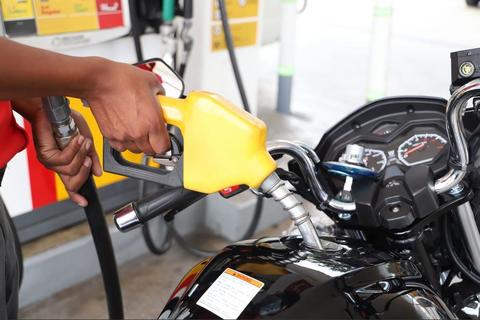 Gobierno espera baja en precios de combustibles por acuerdo entre EE.UU. e Ir&aacute;n 
