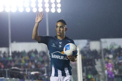 &Oacute;scar Santis se despide de Antigua GFC para ser legionario