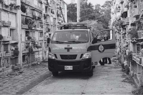 Crimen en cementerio: ataque armado deja un fallecido y un ni&ntilde;o herido en zona 7