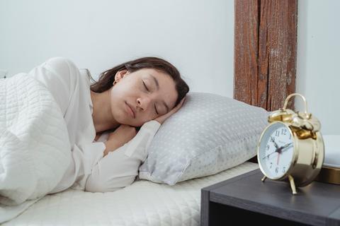 Dormir bien significa adoptar h&aacute;bitos que te relajen