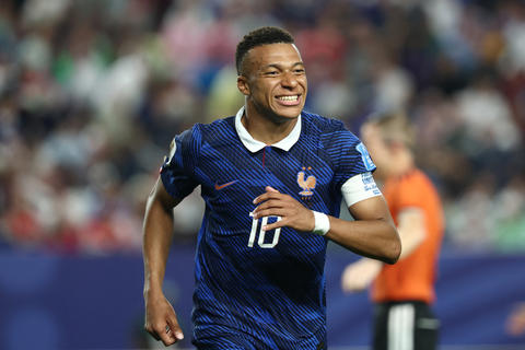 &iquest;Competencia con Messi? Mbapp&eacute; deja clara su postura tras su doblete con Francia