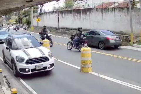 &iexcl;Colisionan de frente! Percance de motocicletas en Muxbal queda grabado