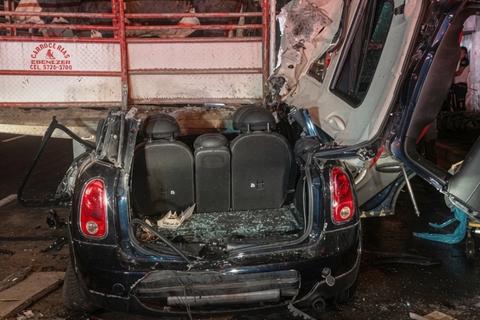 Accidente en la calle Mart&iacute; deja a un conductor fallecido y a otro fugado
