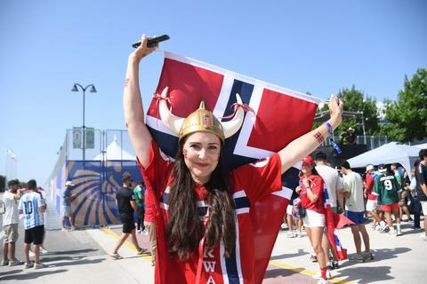 Pura fiesta de los noruegos que sellaron su pase a octavos
