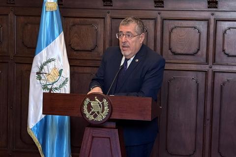 Ar&eacute;valo explica situaci&oacute;n del abastecimiento de combustibles en el pa&iacute;s