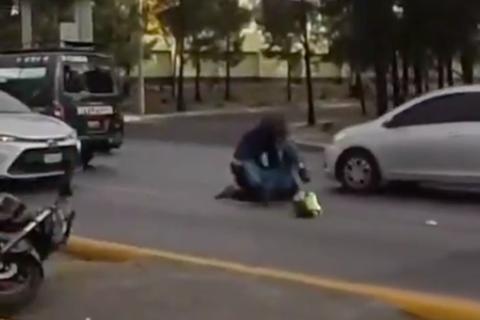Video: Captan pelea de conductores que se arriesgan a ser atropellados en la San Juan