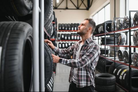 Los da&ntilde;os causados al auto por no cambiar todas las llantas