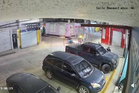 Quich&eacute;: Testigos impiden fuga de conductor tras fuerte choque