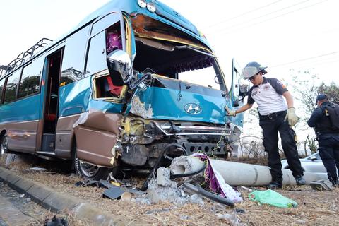 Colisi&oacute;n entre buses deja varios heridos en carretera a El Salvador