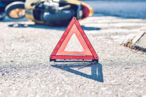 C&aacute;mara capta colisi&oacute;n en la que cuatro personas resultan heridas