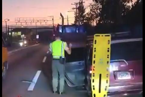 Veh&iacute;culo impacta contra parte trasera de un cami&oacute;n en ruta al Atl&aacute;ntico (video)