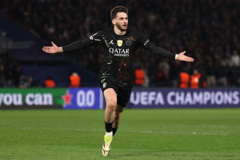 Kvaratskhelia gu&iacute;a el triunfo del Par&iacute;s Saint-Germain sobre el Chelsea