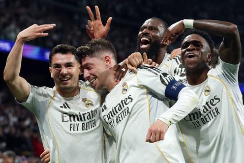 &iexcl;Goleada Real! Triplete de Valverde fulmina al City y el Madrid toca los cuartos