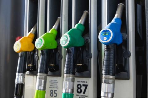 Interponen amparo ante posible abuso en alza del combustible