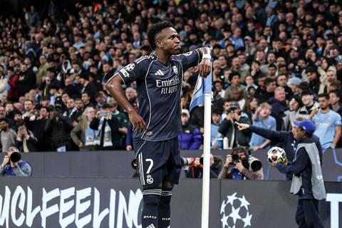 &iexcl;Avanzan a cuartos! Real Madrid sepulta al City de la mano de Vinicius
