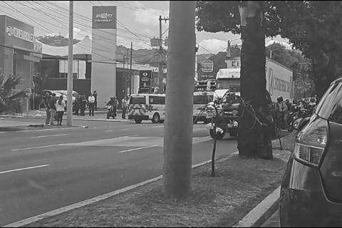 Tr&aacute;gico accidente en bulevar Liberaci&oacute;n deja un fallecido