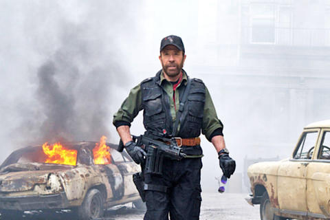 Chuck Norris: as&iacute; surgi&oacute; su fama de 'indestructible'