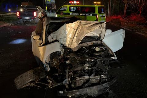 &iexcl;Totalmente destruido! As&iacute; qued&oacute; el veh&iacute;culo tras accidente en El Naranjo (video)