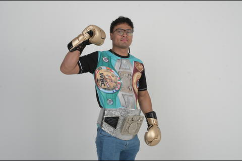 (Video) El momento en que L&eacute;ster Mart&iacute;nez llega al recinto de la pelea