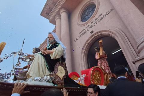 As&iacute; fue la salida de la procesi&oacute;n del Templo de la Divina Providencia, zona 8