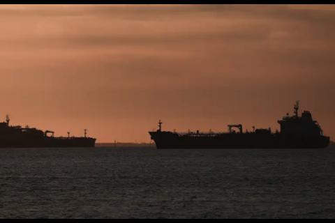 Dos buques petroleros cruzaron el estrecho de Ormuz