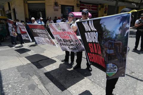 Manifestantes ingresan al Centro Hist&oacute;rico (video)