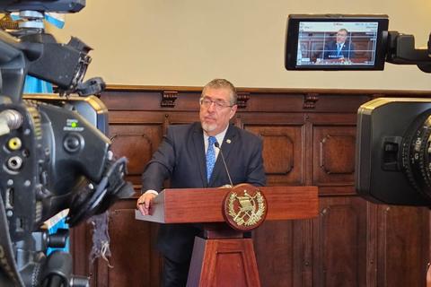 Las 'medidas' del Gobierno para bajar precios de combustibles