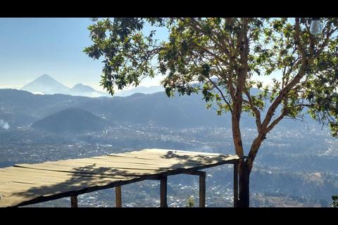 Vistas panor&aacute;micas y sabor local: El plan familiar ideal en el Mirador Kaxt&uacute;n