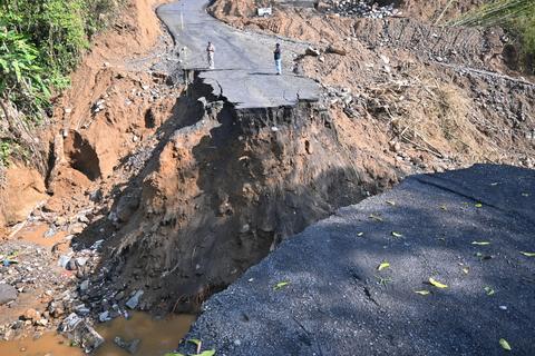 Colapsa carretera provisional en la ruta Cito Zarco tras intensas lluvias
