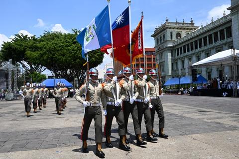 Escuadr&oacute;n Naval de Taiw&aacute;n lleva a cabo maniobras en el Centro Hist&oacute;rico
