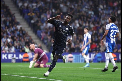 Real Madrid vence al Espanyol con doblete de Vin&iacute;cius y retrasa el t&iacute;tulo del Barsa