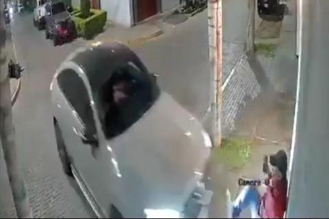 Per&uacute;: veh&iacute;culo atropella y deja gravemente herido a vigilante (video)