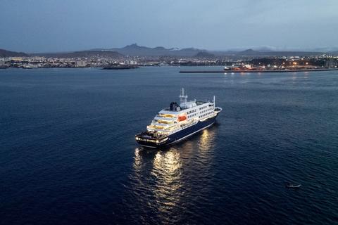 As&iacute; luce el crucero varado en Cabo Verde por brote de hantavirus (video)