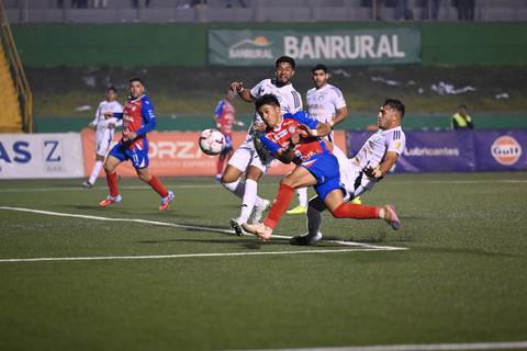 Batalla por la final: Xelaj&uacute; y Comunicaciones se juegan el boleto