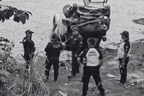 Conductor muere tras caer en hondonada en ruta Interamericana