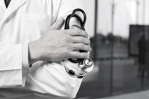 Localizan sin vida a reconocido m&eacute;dico en Izabal