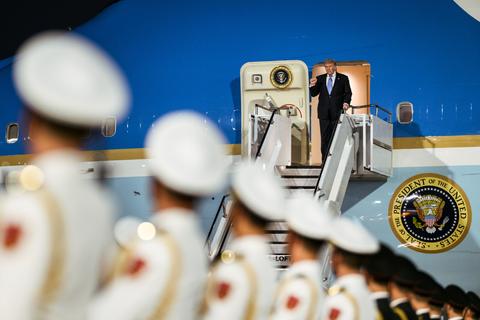 &iexcl;Hist&oacute;rico! Trump llega a China y encabeza misi&oacute;n de alto nivel que impacta el mundo