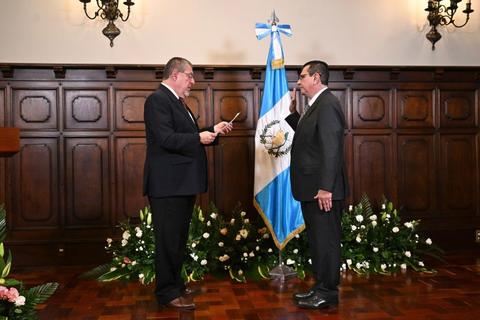 Presidente Ar&eacute;valo juramenta a Gabriel Garc&iacute;a como Fiscal General