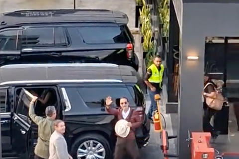 As&iacute; captan a Marco Antonio Sol&iacute;s en Aeropuerto Internacional La Aurora