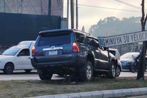 Colisi&oacute;n deja a uno de los conductores herido en zona 17