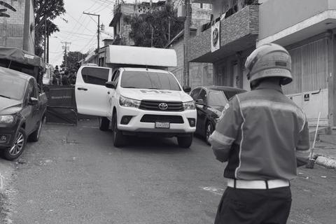 Hombre muere tras ser atacado a balazos en zona 16