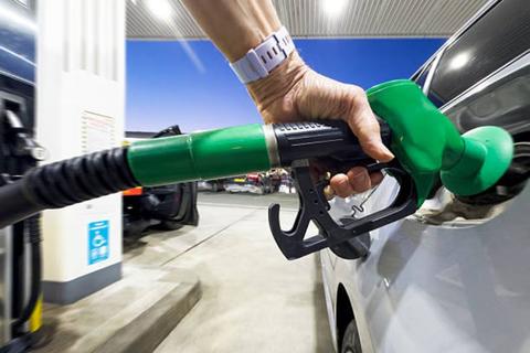 Precio del petr&oacute;leo cae con fuerza ante la esperanza de acuerdo entre EEUU e Ir&aacute;n