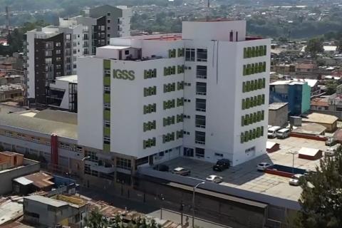 Allanan hospital del IGSS por presuntas anomal&iacute;as en medicamentos controlados