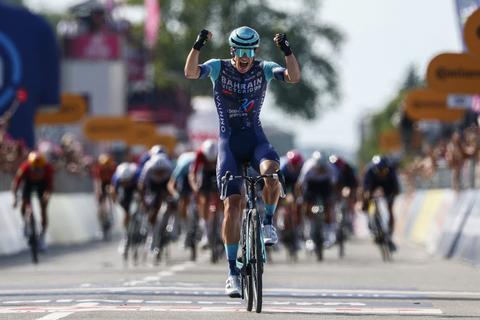 Alec Segaert se queda con la victoria en la etapa 12 del Giro de Italia