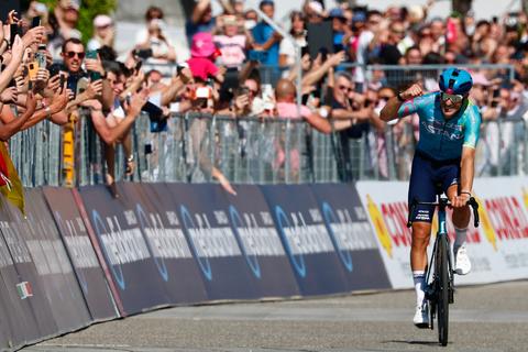 Alberto Bettiol gana la etapa 13 del Giro y Eul&aacute;lio se mantiene l&iacute;der